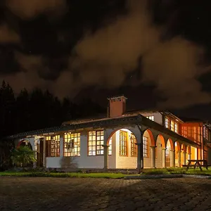 Inn San Carlos, Tababela